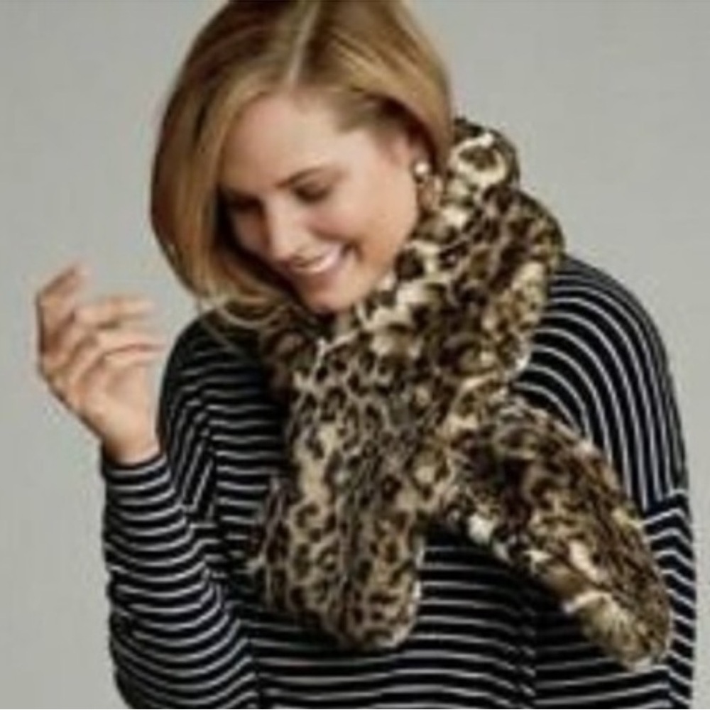 CAbi Bundle Scarf Leopard Print - image 1